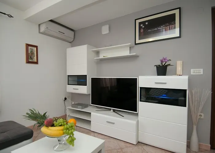 Ana * オパティヤ